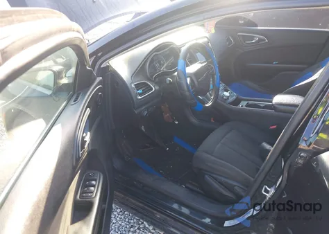 2015 Chrysler 200 Limited z USA, uszkodzony, nr VIN 1C3CCCAB0FN605383